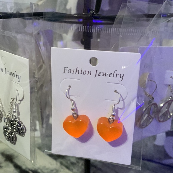 🛍️Heart Earrings🧡3for$13🛍️ - Picture 4 of 4
